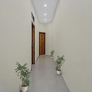 Hotel O The Mumbai Inn Near Chhatrapati Shivaji International Airport